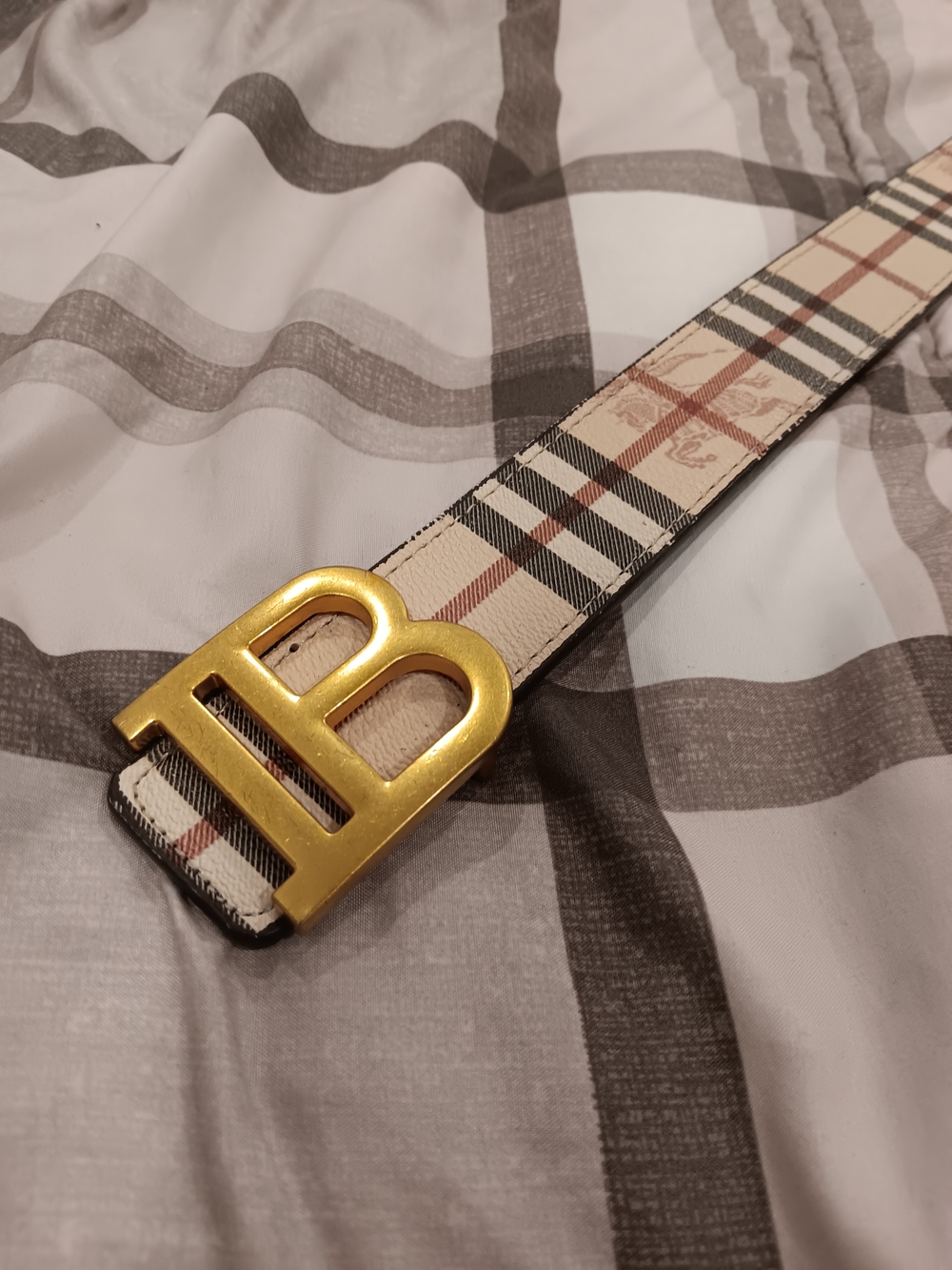 Burberry Beige Nova Check Belt with Gold 'B' Buckle Unisex Reversible 32-34in